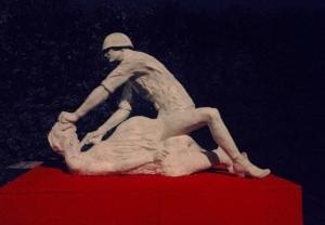 ポーランド　ソ連兵　強姦の像