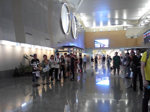 台湾の空港に集まった倖田來未のファン