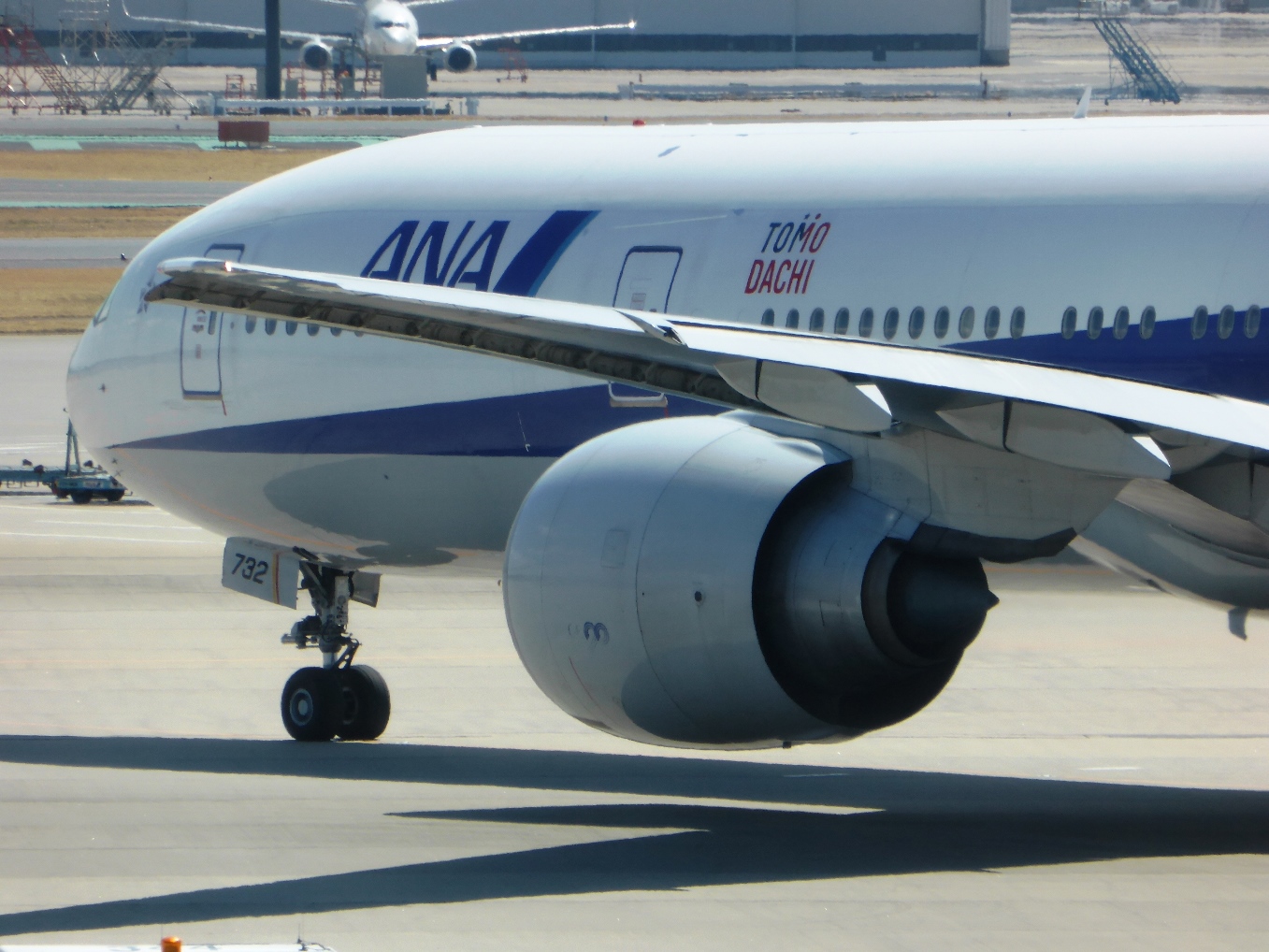 ANA B777-300ER”TOMODACHI”を成田空港で発見． | JA8094's 航空機 Diary